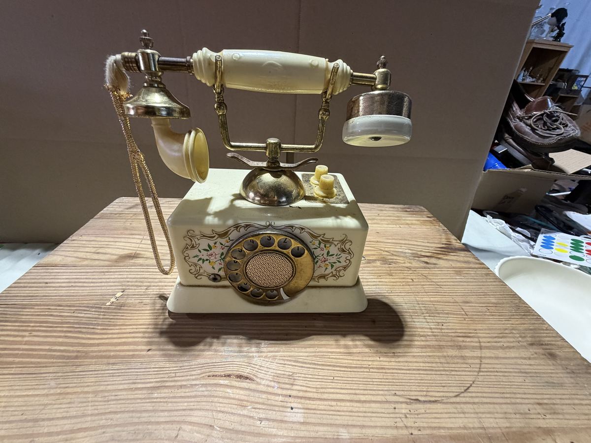 Hedaya French Phone Transistor Radio