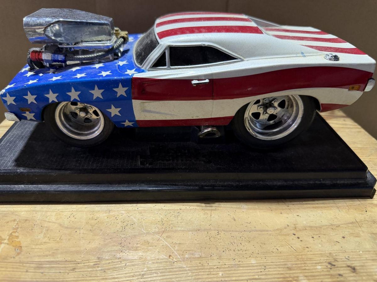 Muscle Machines 1:18 '69 Charger, Stars & Stripes