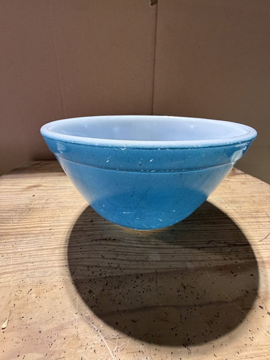 Pyrex 401 Blue Primary Colors Bowl